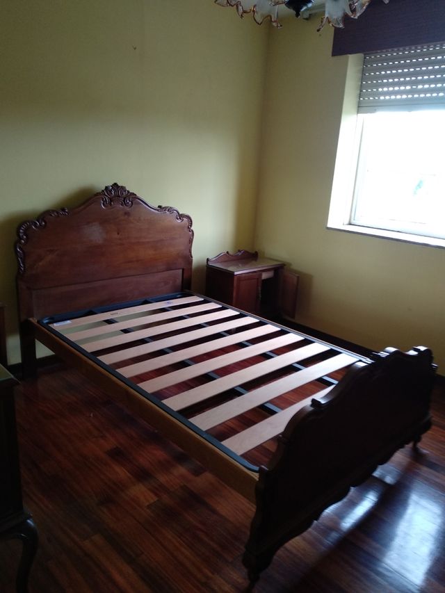 Conjunto dormitorio madera sin armario