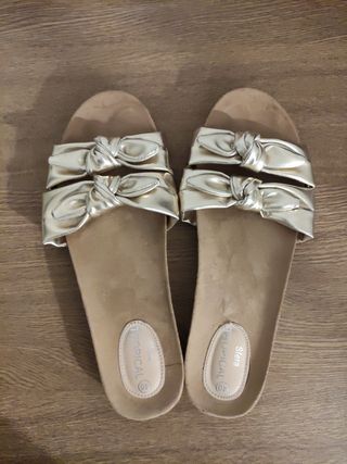 CHANCLAS MUJER SFERA. TALLA 40 de segunda mano por 5 EUR en A Coruña en  WALLAPOP
