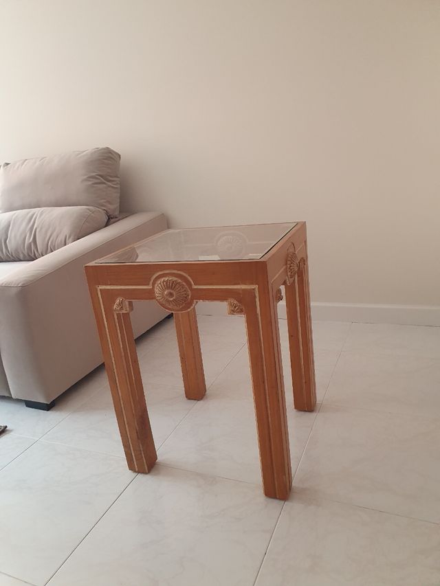 2 Mesa auxiliar de 50x50  40€ unidad en Portosín