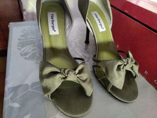 Zapatos de fiesta Pilar Burgos de segunda mano por 22 EUR en Barcelona en  WALLAPOP