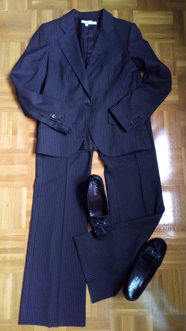 Conjunto chaqueta pantalón de Zara, zapato a juego