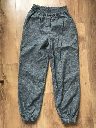 Chandal de mujer ZARA XS de segunda mano por 8 EUR en Barcelona en WALLAPOP
