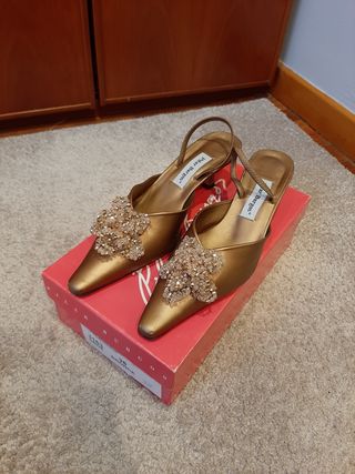 Zapatos fiesta color bronce. de segunda mano por 10 EUR en Pozuelo de  Alarcón en WALLAPOP