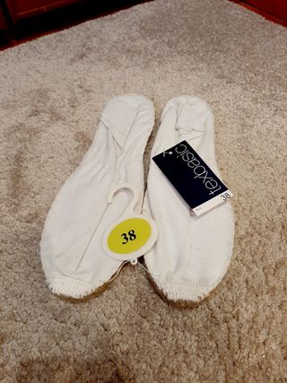 Zapatillas esparto blancas lisas talla 38 de segunda mano por 3 EUR en  Pozuelo de Alarcón en WALLAPOP