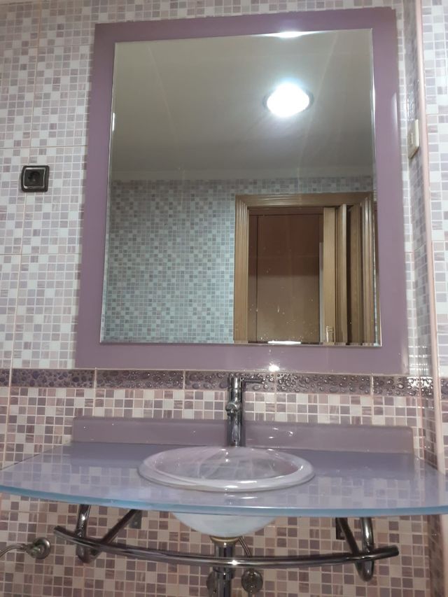 Conjunto espejo de baño + lavabo de segunda mano por 30 € en Leganés en