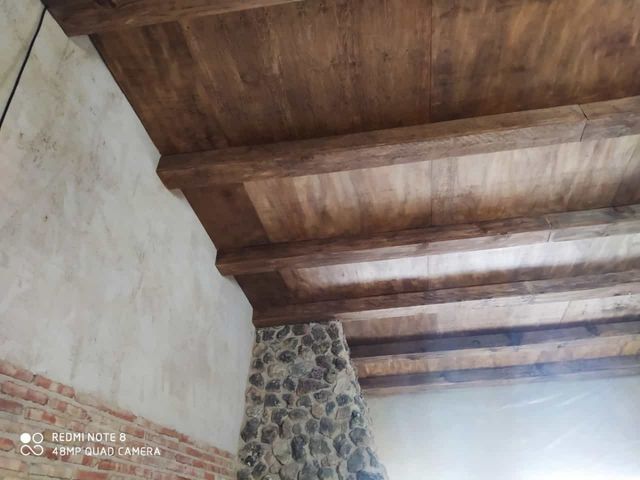 Hola somos carpinteros