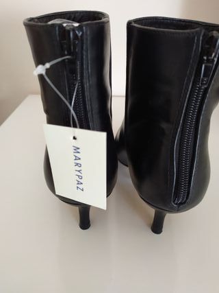 Botines negros de mujer de Marypaz. de segunda mano por 12 EUR en La  Matanza de Acentejo en WALLAPOP