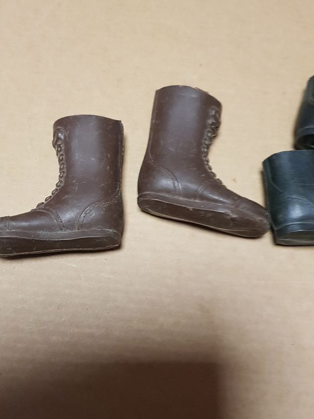 LOTE DE BOTAS Y GORRA GI.JOU