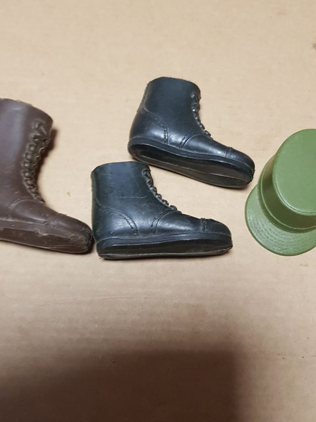 LOTE DE BOTAS Y GORRA GI.JOU