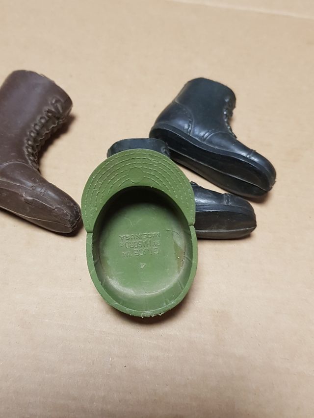 LOTE DE BOTAS Y GORRA GI.JOU