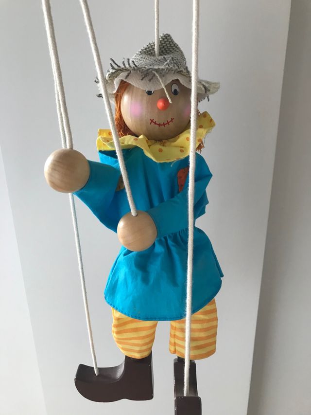 Marioneta de madera espantapájaros