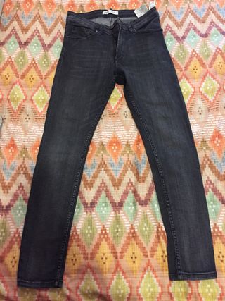 Pantalón vaquero Zara DNWR de segunda mano por 14 EUR en Plasencia en  WALLAPOP