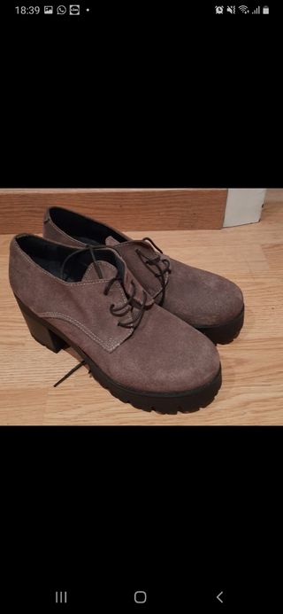 Botines marrones Ulanka de segunda mano por 10 EUR en Barcelona en WALLAPOP