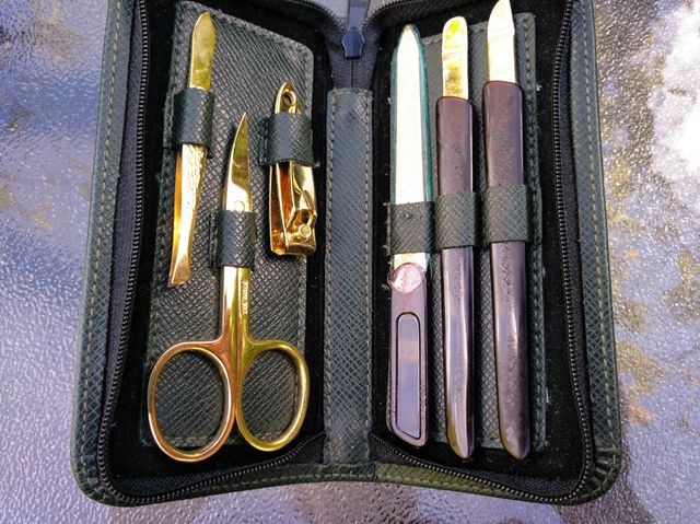 Estuche de manicura sin estrenar.