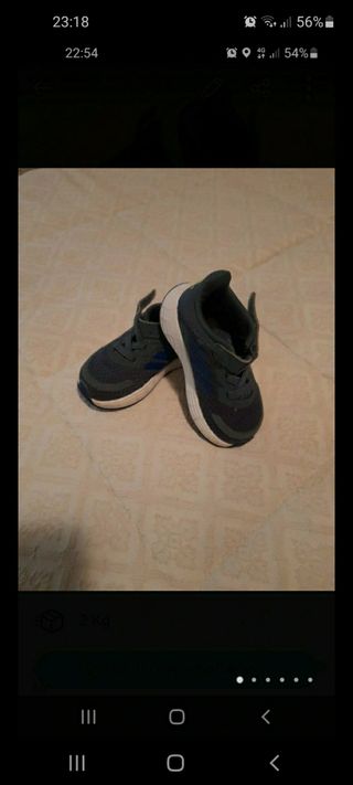 Botines adidas bebé de segunda mano por 5 EUR en San Juan de Aznalfarache  en WALLAPOP