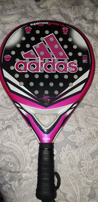 PALA PADEL ADIDAS SUPERNOVA WOMAN 1.7 de segunda mano por 60 EUR en  Fuenlabrada en WALLAPOP