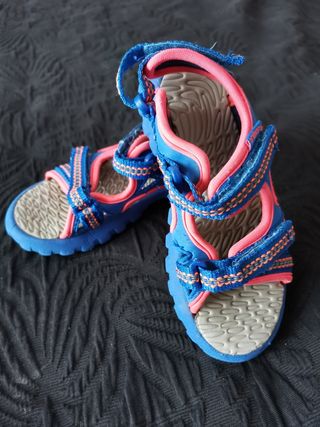 Sandalias niña talla 28. Impecables. Decathlon. de segunda mano por 4 EUR  en Utiel en WALLAPOP
