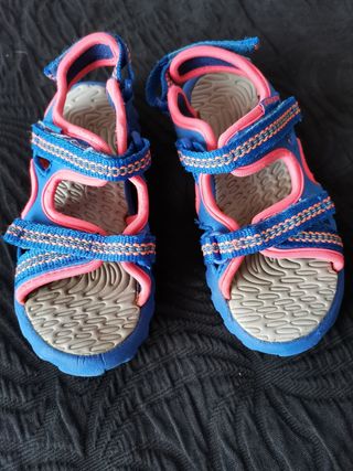 Sandalias niña talla 28. Impecables. Decathlon. de segunda mano por 4 EUR  en Utiel en WALLAPOP