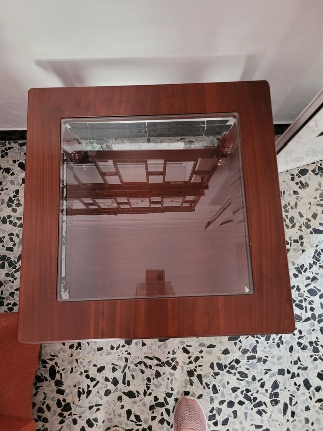 mesa auxiliar con cristal