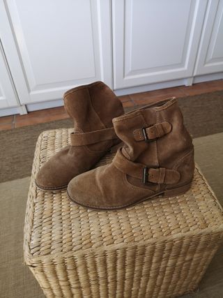 Botines ante talla 36,de Springfield de segunda mano por 5 EUR en Albacete  en WALLAPOP