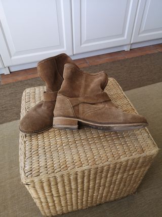 Botines ante talla 36,de Springfield de segunda mano por 5 EUR en Albacete  en WALLAPOP