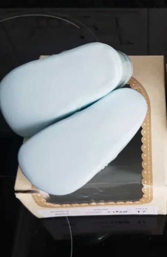 Zapato de bebé en charol y piel del número 17