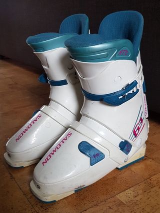 Botas de esqui baratas de segunda mano por 20 EUR en Madrid en WALLAPOP