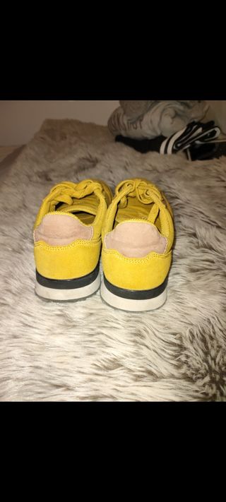 يحتوي مسار تصادمي حاضر zapatillas scalpers amarillas - tropicanaetrade.com