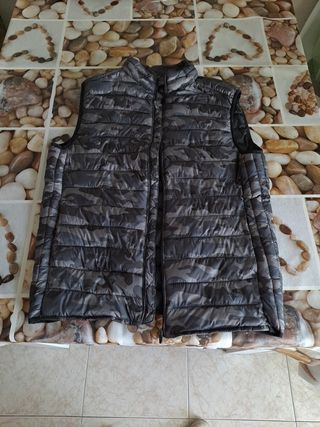 Chaleco Acolchado Hombre Pull \u0026amp; Bear - L de segunda mano por 10 EUR en  Xirivella en WALLAPOP