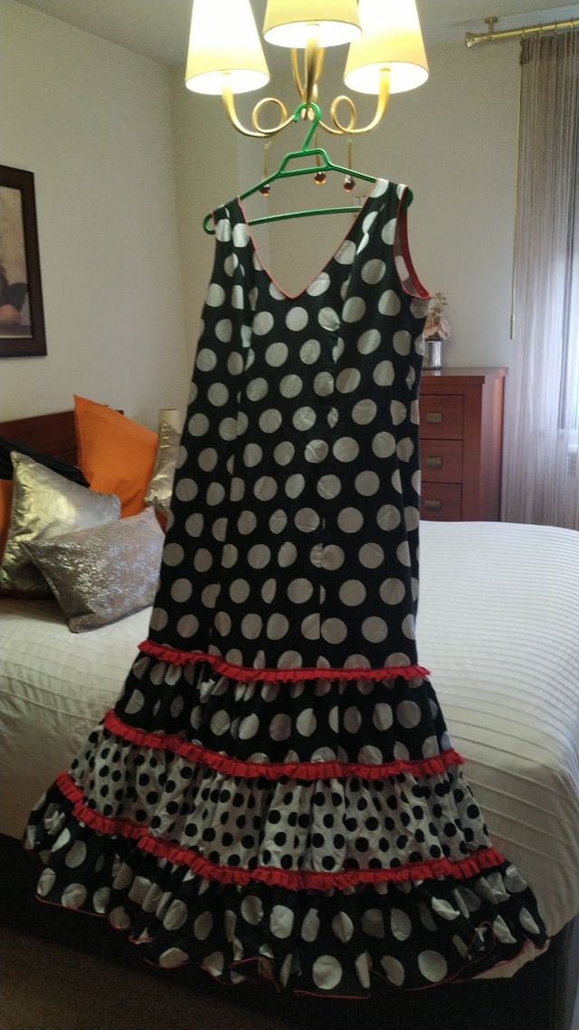 Trajes de flamenca y falda de ensayo