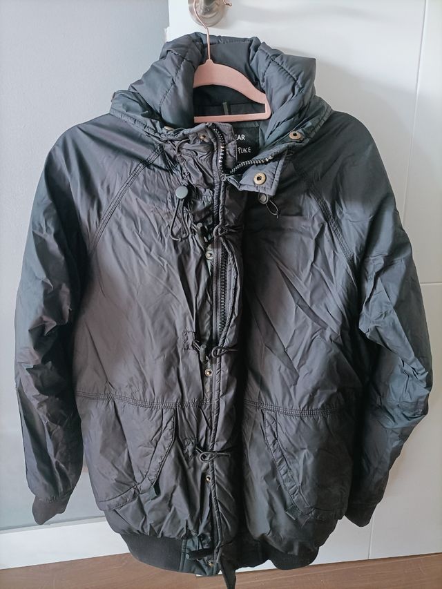 Abrigo impermeable negro