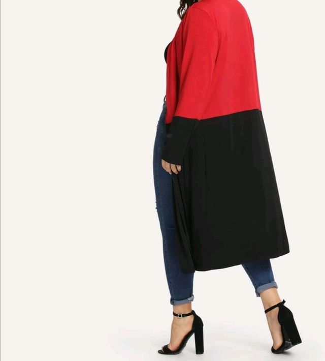 chaqueta larga en contraste de colores