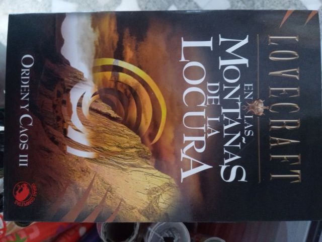 Libro en las montañas de la locura