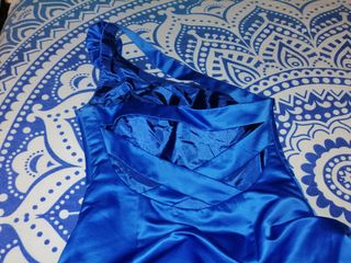 VESTIDO PARA BODA DE DIA AZUL ELÉCTRICO de segunda mano por 80 EUR en  Palencia en WALLAPOP