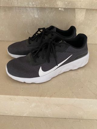 Zapatillas nike negras talla 42 de segunda mano por 30 EUR en Valdemoro en  WALLAPOP