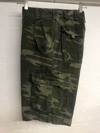 BERMUDA HOMBRE BERSHKA talla 38 de segunda mano por 16 EUR en Terrassa en  WALLAPOP