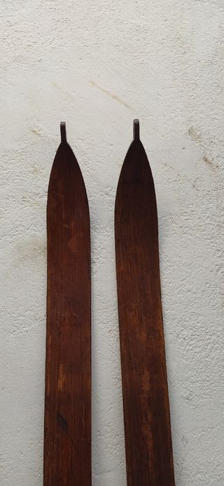 Esquis antiguos de segunda mano por 180 € en Premià de Mar en WALLAPOP