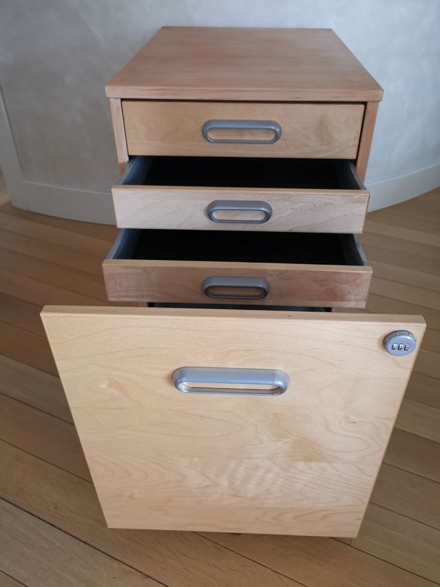 Cajonera de madera con ruedas, ikea de segunda mano por 42 € en Madrid
