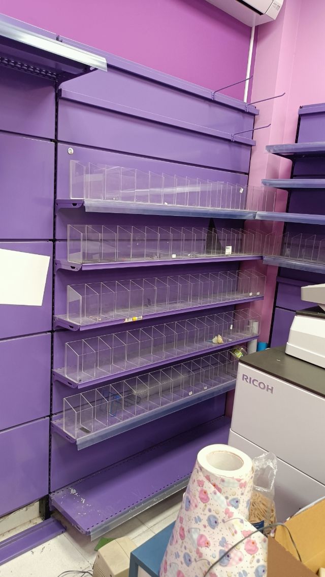 Estanterías y mostrador de segunda mano por 1.500 € en Daganzo de