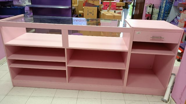 Estanterías y mostrador de segunda mano por 1.500 € en Daganzo de