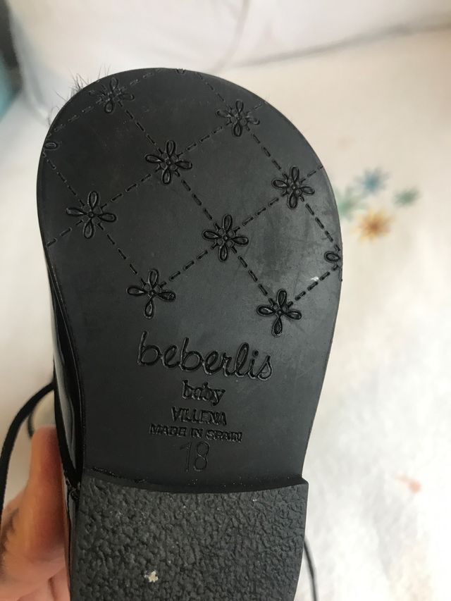 Botitas de charol azul marino talla 18