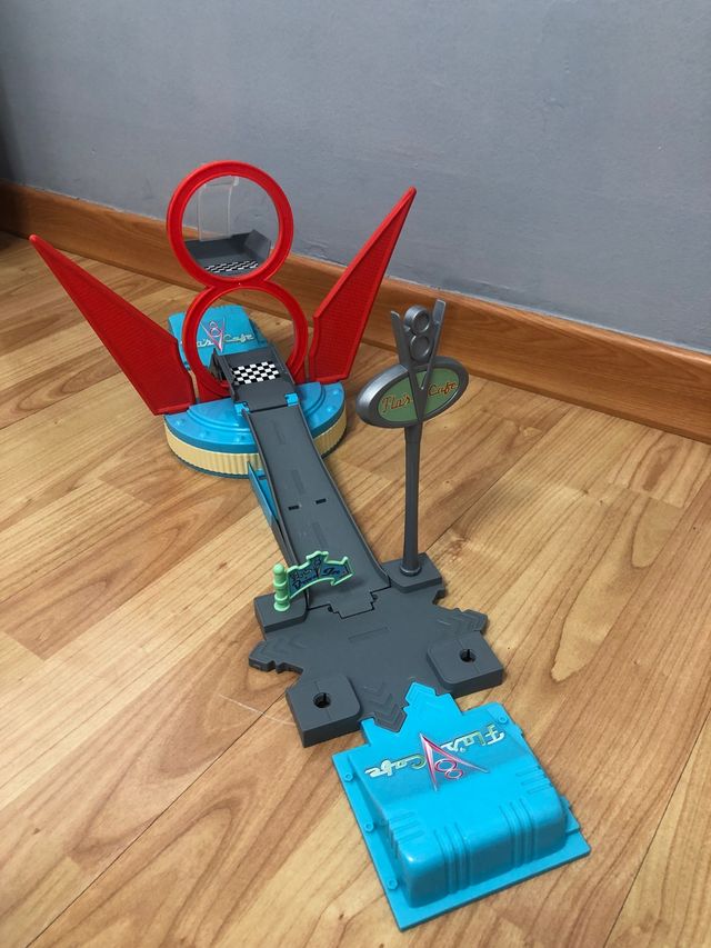 Playset Cafe de Flo Cars (Rayo McQueen)