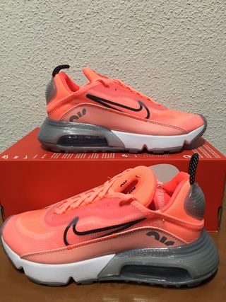 Zapatillas Nike air Max 2090 talla 38 de segunda mano por 110 EUR en  Alicante en WALLAPOP