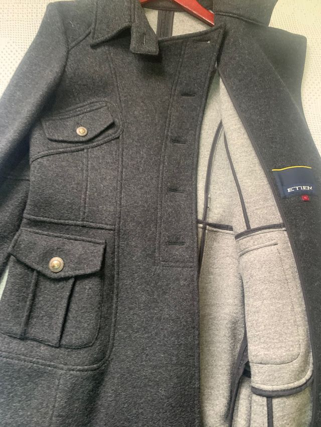 Abrigo gris oscuro de lana. ETIEM. Talla 40