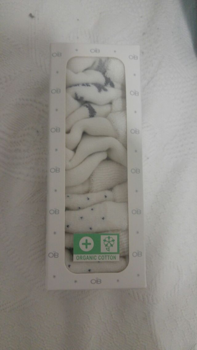 Bodys, calcetines, traje y gorro recién nacido