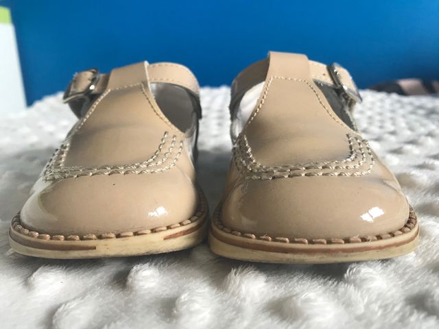 Zapatos 21 charol camel