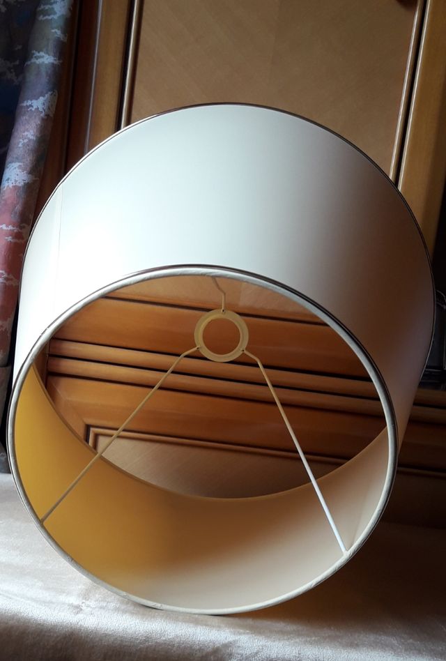 Pantalla Conica con Regalo Funda Cojin