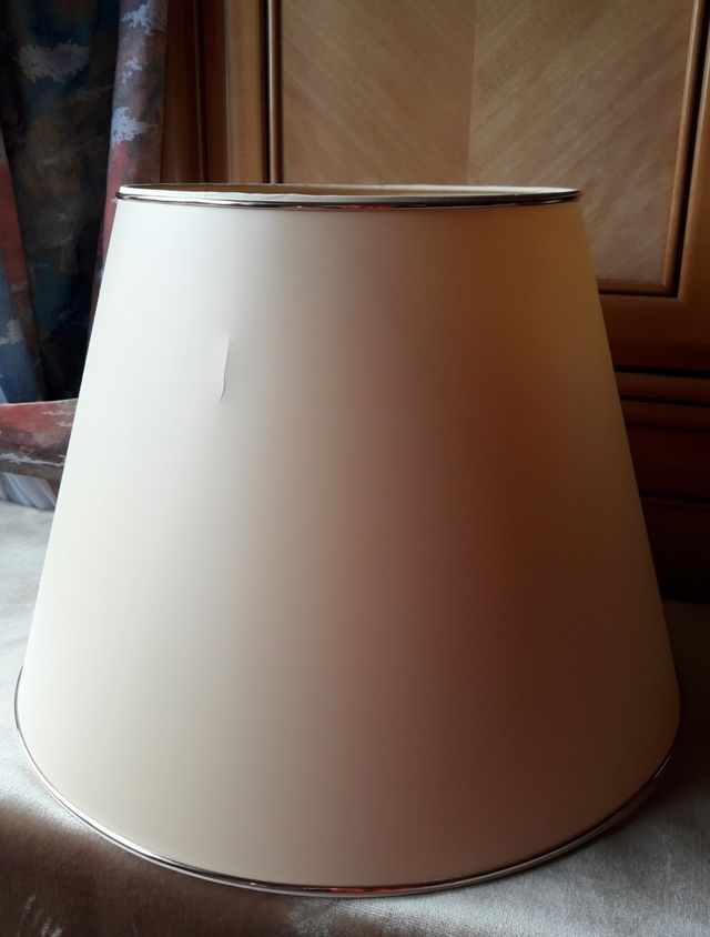 Pantalla Conica con Regalo Funda Cojin