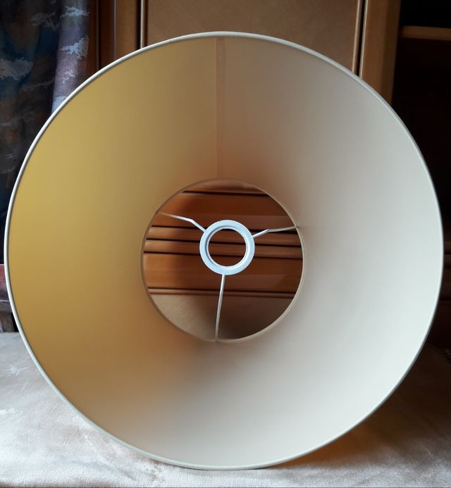 Pantalla Conica con Regalo Funda Cojin