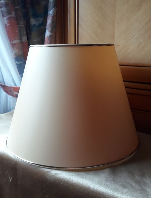 Pantalla Conica con Regalo Funda Cojin